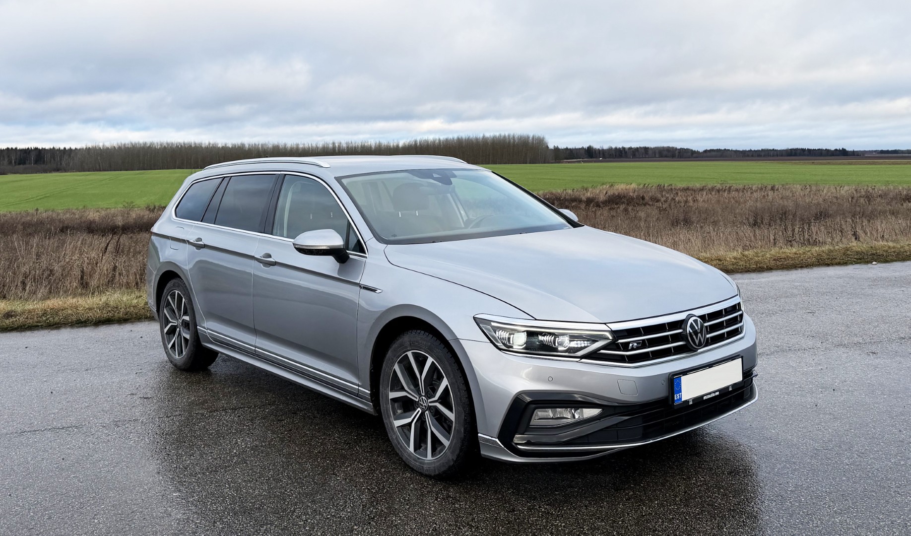 Volkswagen Passat 2022 — pilt 1