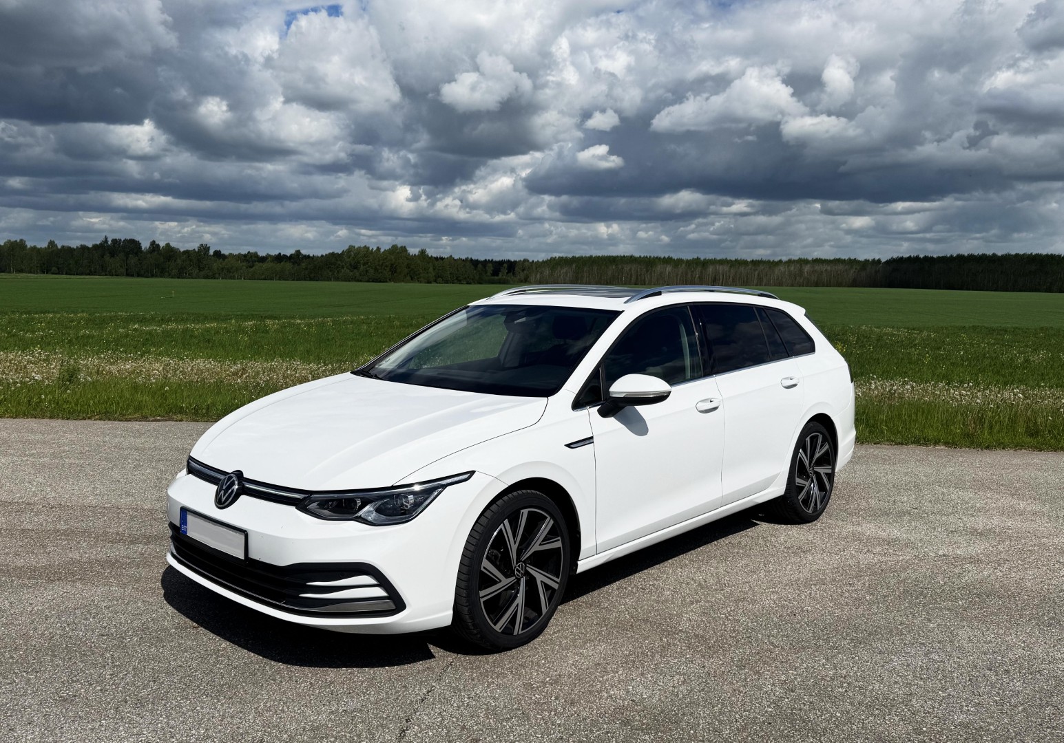 Volkswagen Golf 2021 — pilt 1