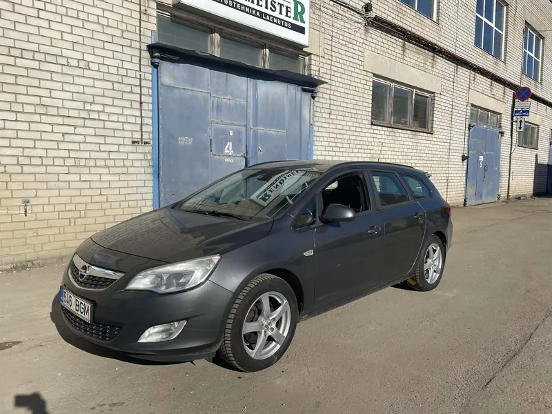 Opel ASTRA SPORTS TOURER 2012
