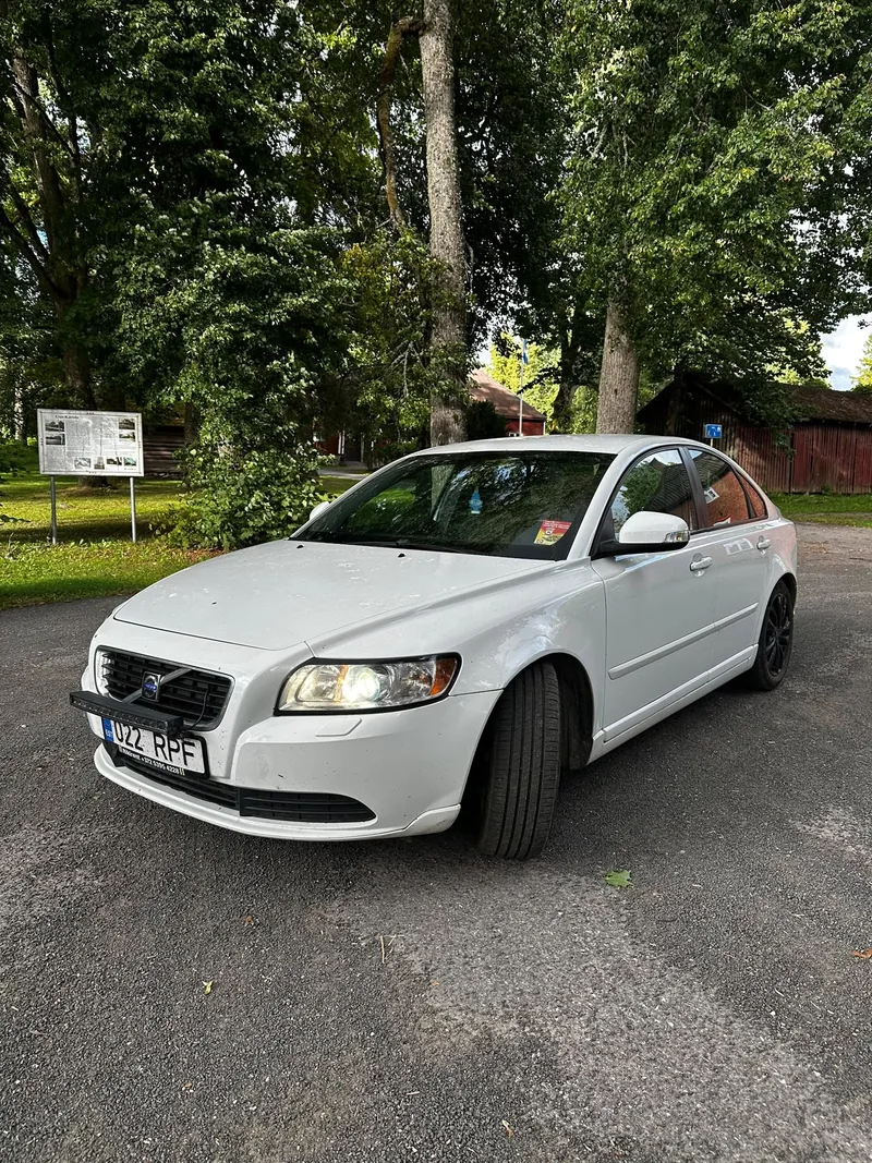 Volvo S40 2010 — pilt 1
